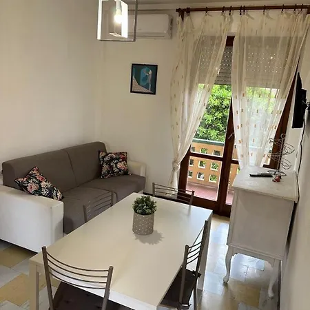 Monica Apartment *